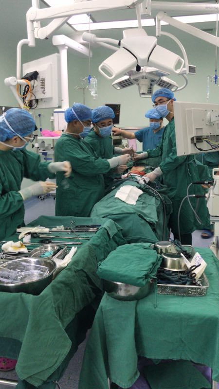市三院胸腔镜双侧肺大泡切除术为患者解忧